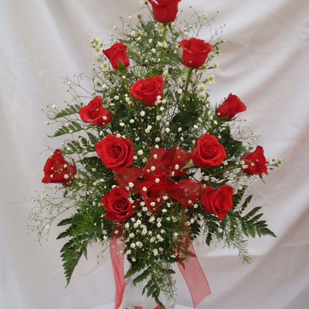 Dozen roses floral arrangement
